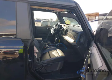 2024 Ford Bronco Black Diamond z USA, uszkodzony, nr VIN 1FMEE1BP4RLA54948